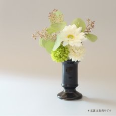 画像1: 御仏壇用のお供え花（ガーベラ（白）とポンポンマム） (1)