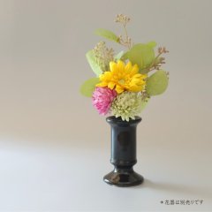 御仏壇用のお供え花（ガーベラ（黄色）とポンポンマム）